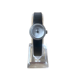 Dior montre la mini D de Dior - Castafiore