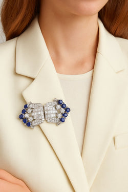 Double Broche Clip Art déco en platine et or blanc, et en saphirs et diamants - Castafiore