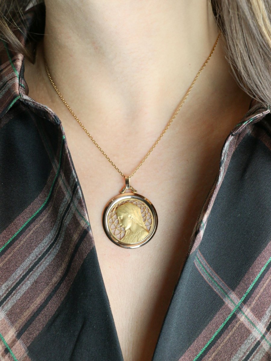 DROPSY Médaille vintage Vierge de profil or jaune - Castafiore