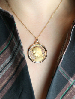 DROPSY Médaille vintage Vierge de profil or jaune - Castafiore