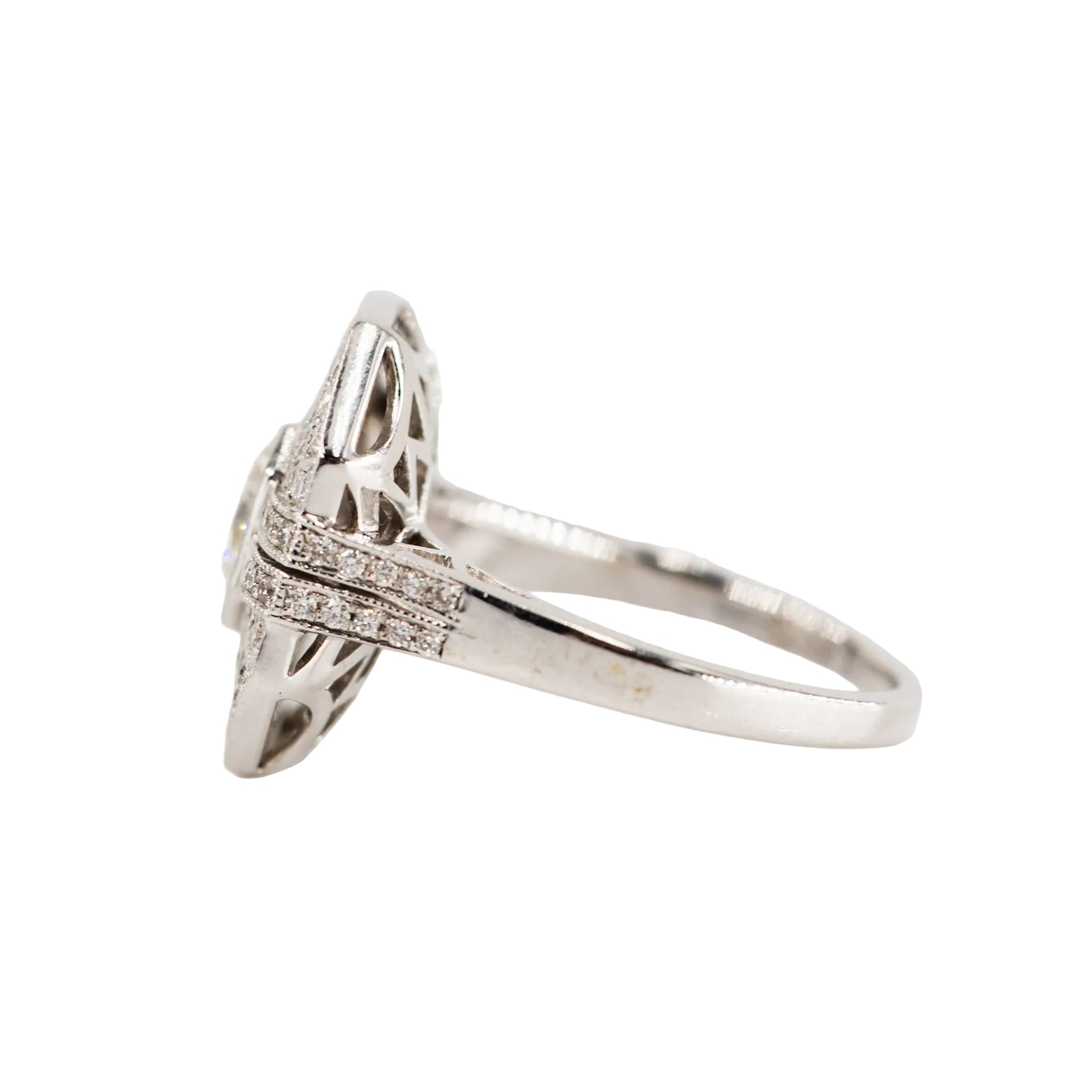 Entourage Ring in White Gold and Diamonds