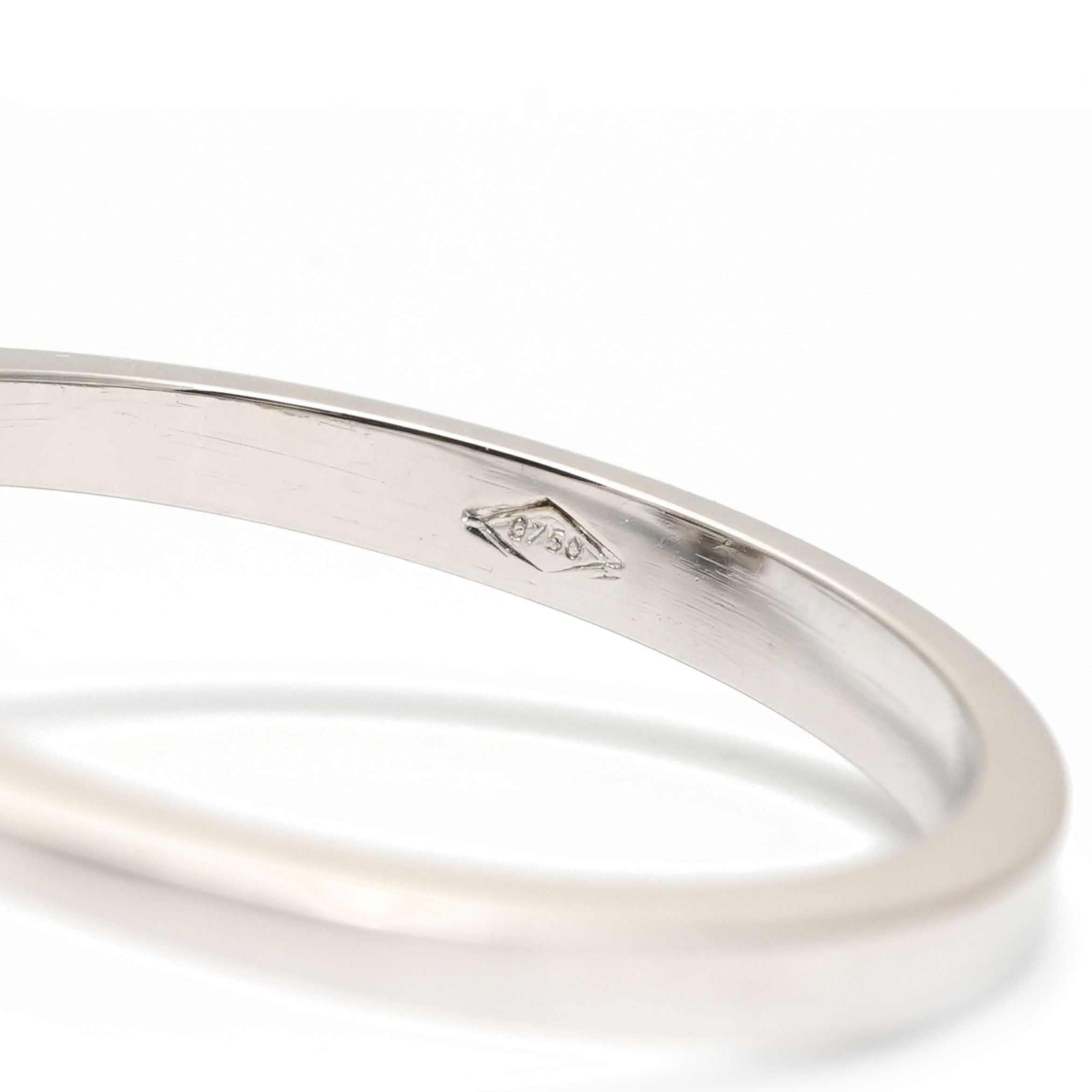 "Entourage" Ring in White Gold, Emerald, and Diamonds