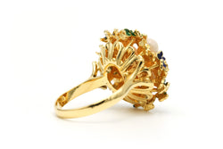 Bague Cocktail en or jaune, émail et corail