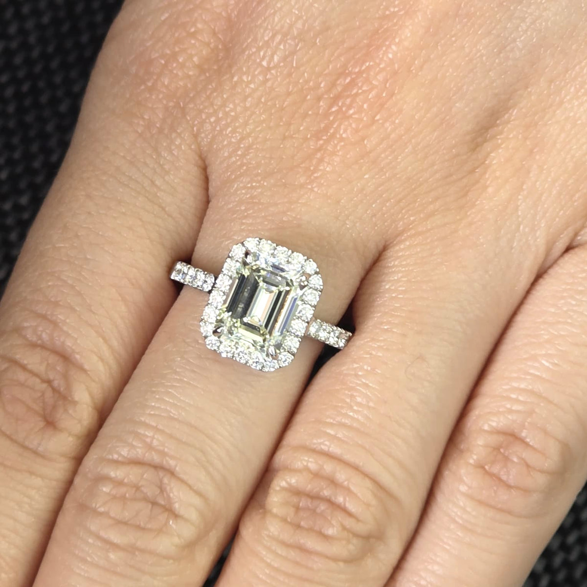 Bague Entourage en or blanc et diamants