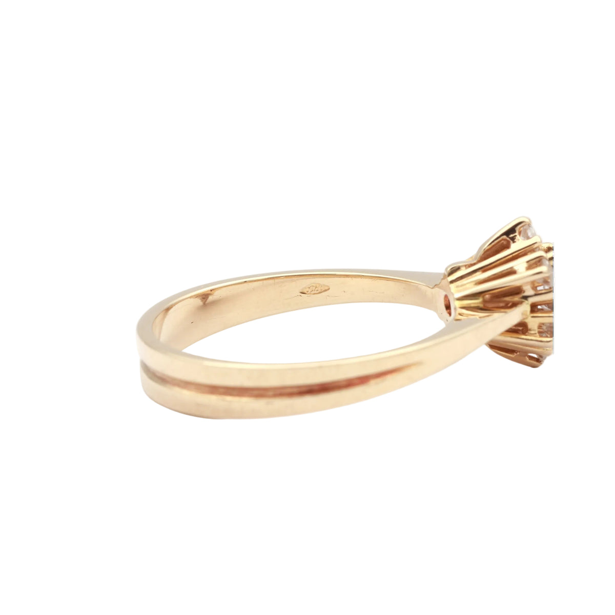 Marguerite Ring in Yellow Gold and Diamonds