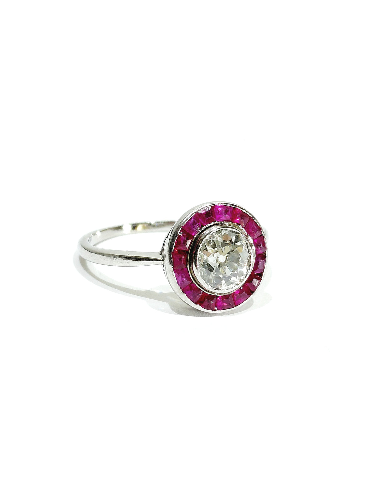 Bague Cible en platine, rubis, et diamants