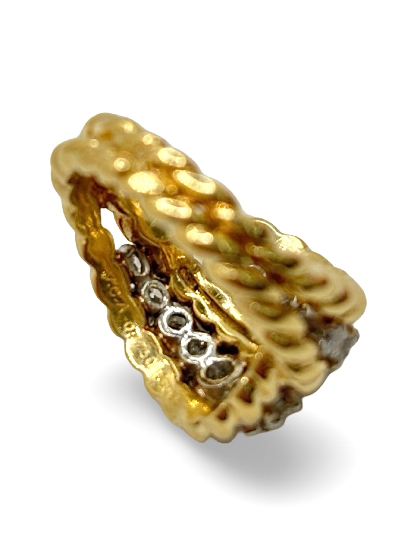 VAN CLEEF & ARELS Cocktail Ring in yellow gold and diamonds