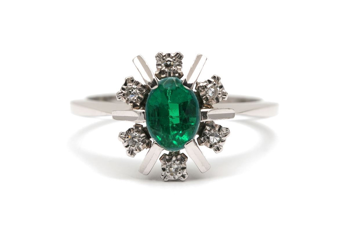 Bague Entourage en or blanc, émeraude et diamants
