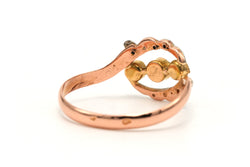 Bague en or jaune, émeraude, perles et diamants