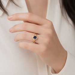 "Entourage" Ring in Yellow Gold, Sapphire, and Diamonds