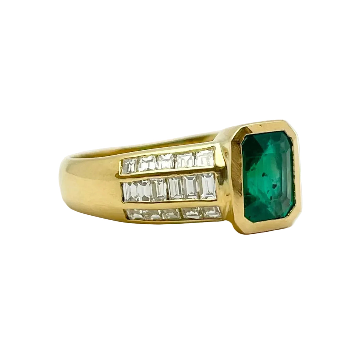 Yellow Gold Solitaire Ring with Emerald and Diamonds