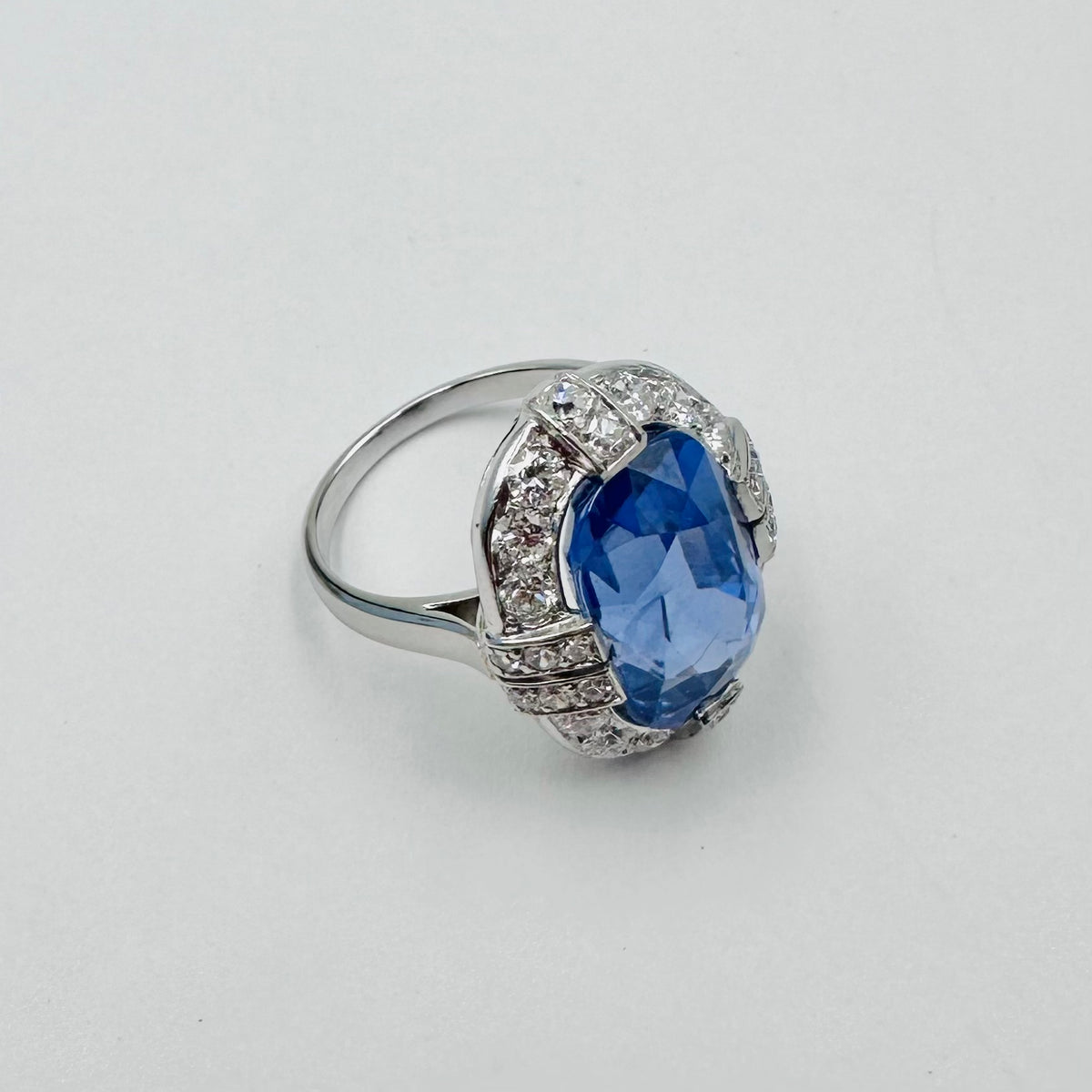 Entourage Ring in platinum, sapphire, and diamonds