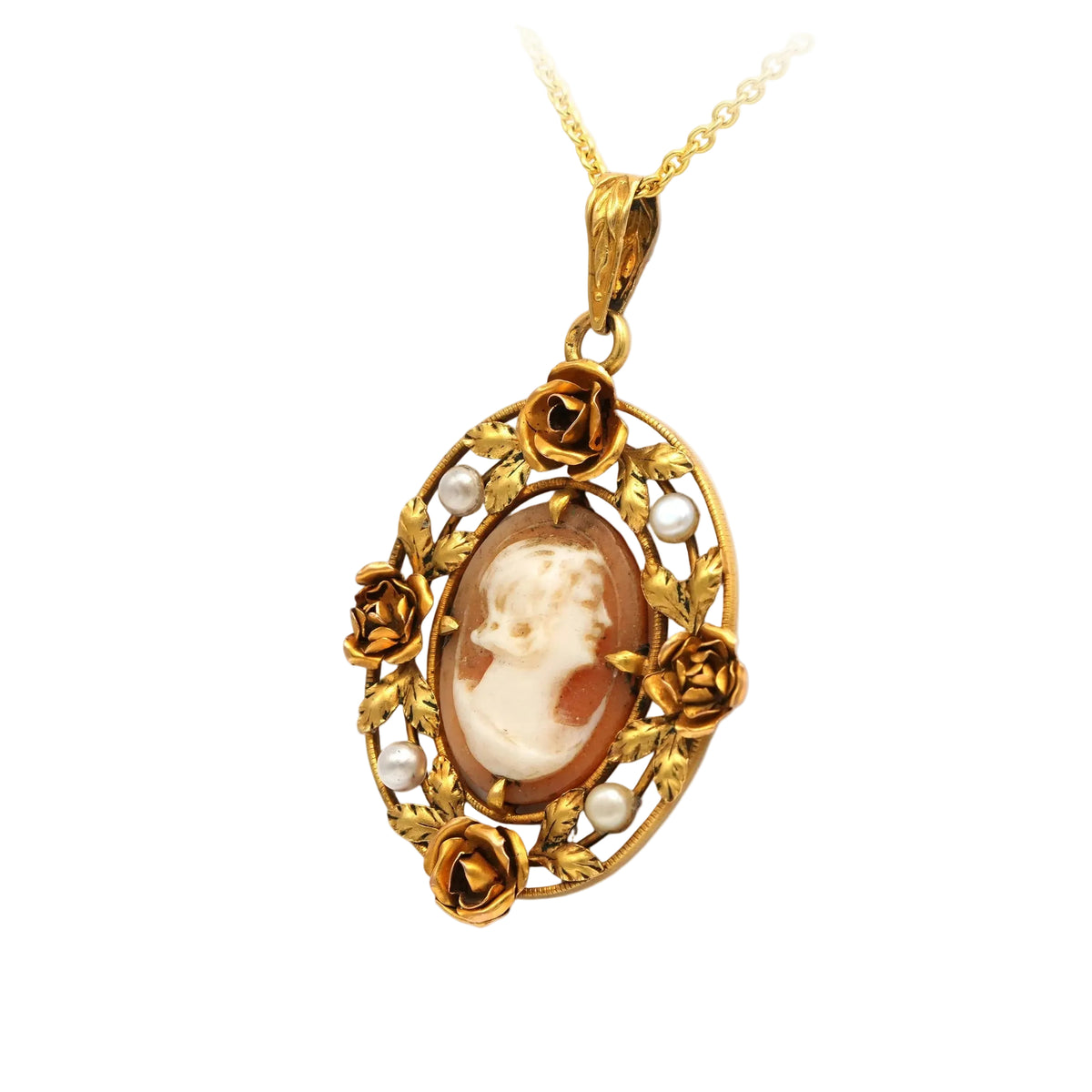 Yellow gold pendant with pearls and a cameo
