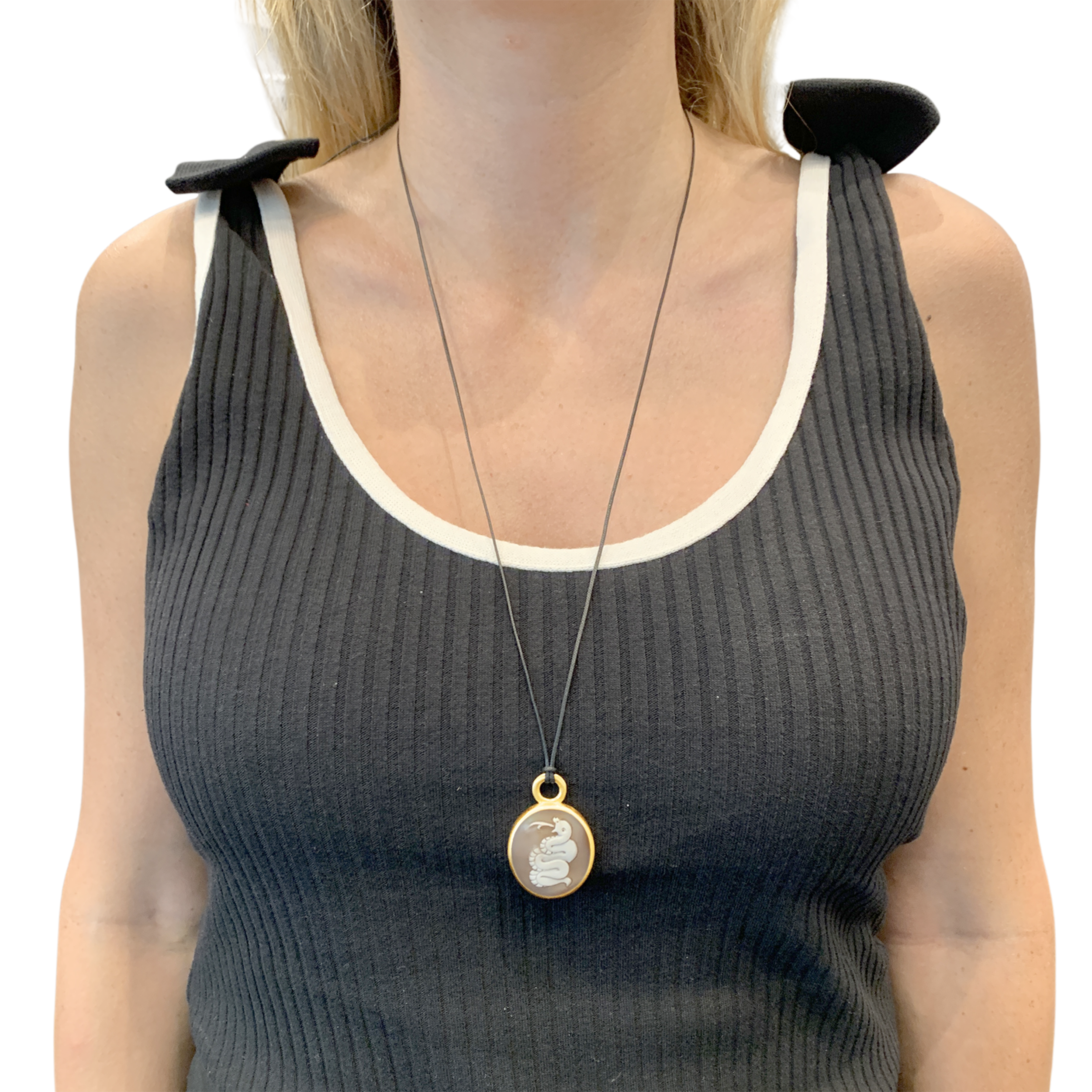 Pendentif Pomellato, "Eva", or rose, camée coquille.
