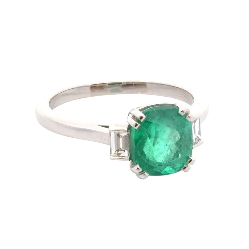 2.25-carat Emerald ring with Diamonds