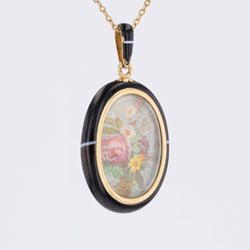 Pendentif en or jaune, émail et agate