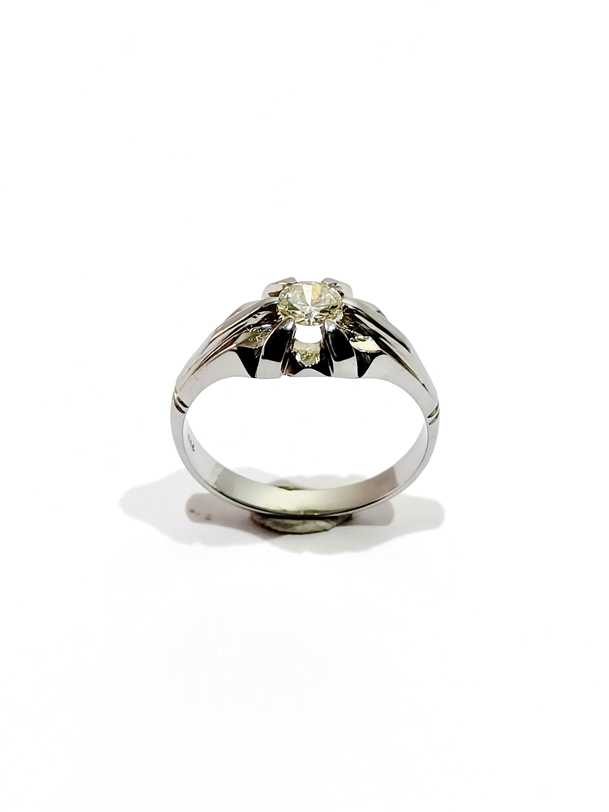 Ring Solitaire in white gold and diamonds