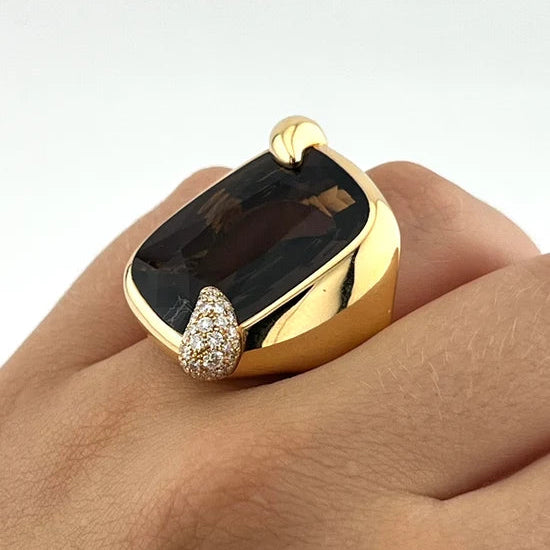 POMELLATO Cocktail Ring in yellow gold, Topaz, and Diamonds