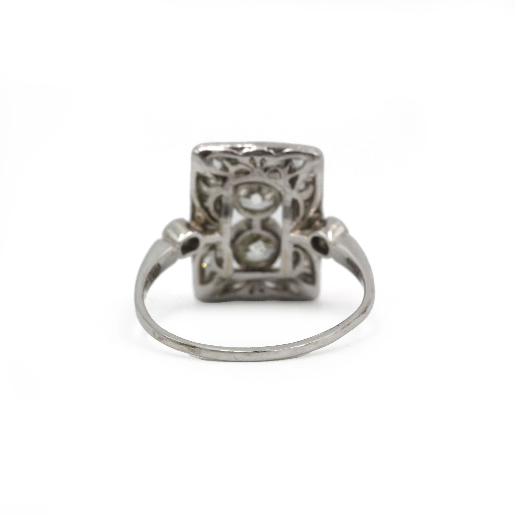 Art Deco Ring in White Gold and Diamonds