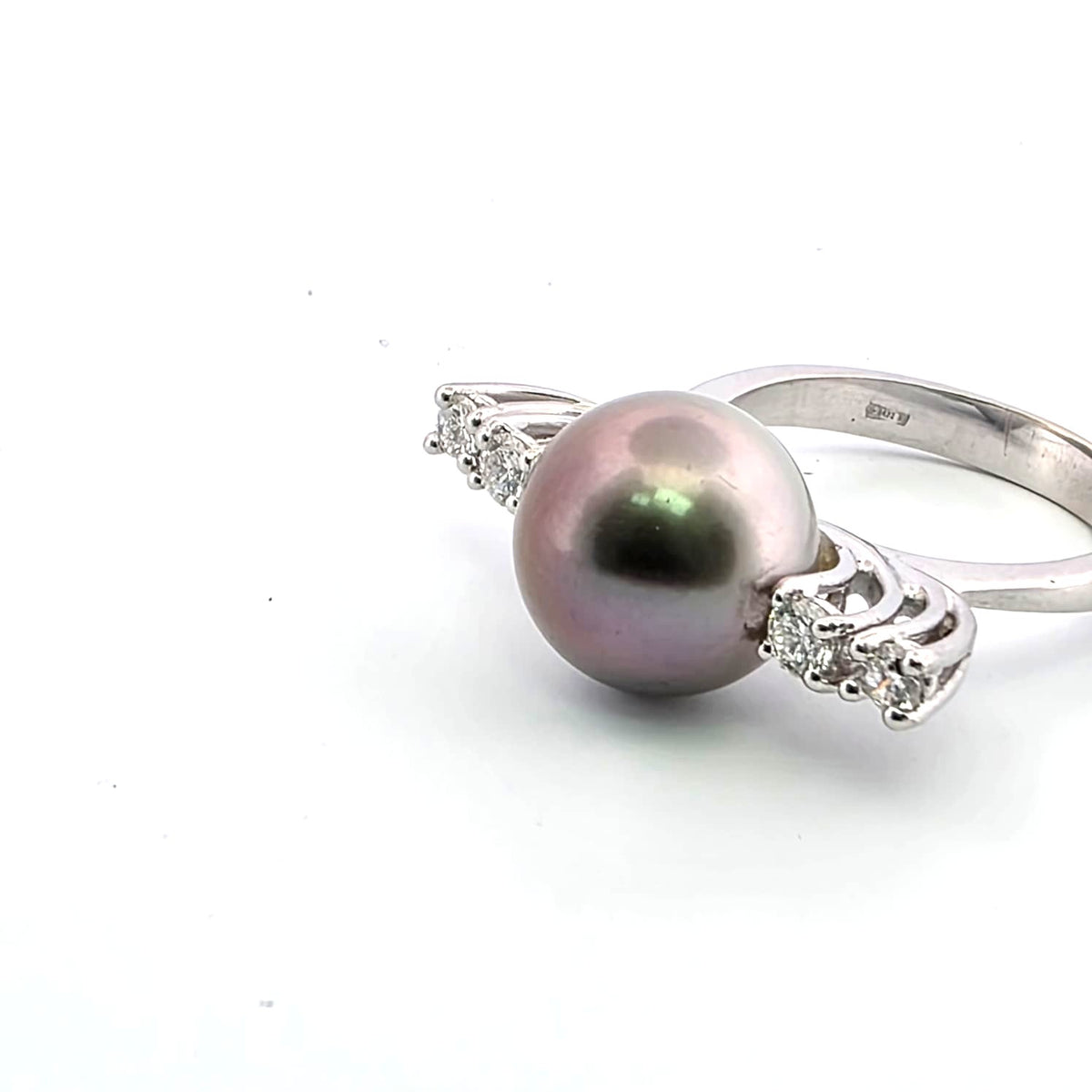 White Gold Solitaire Ring with a Pearl and Diamonds