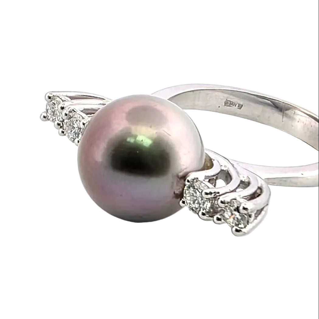 Solitaire Ring in White gold with Pearls and Diamonds