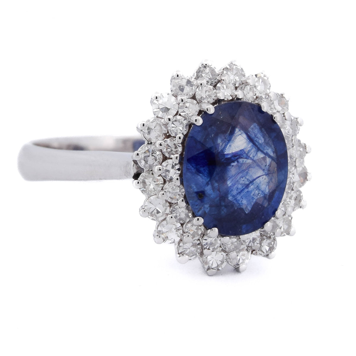 Entourage Ring in white gold, sapphire, and diamonds
