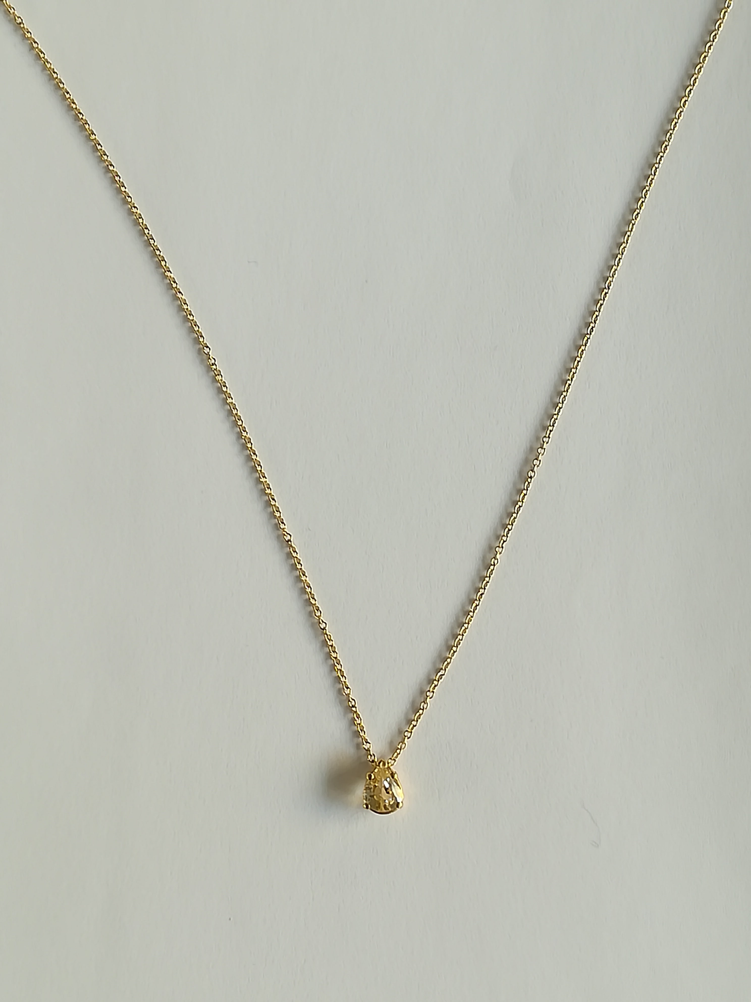 Collier Pendentif GUY BARUCH en or jaune et saphir