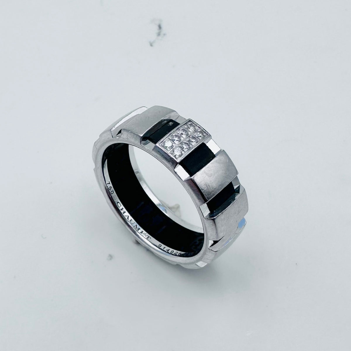 CHAUMET "Class One" Bandeau Ring in white gold, diamonds, and rubber