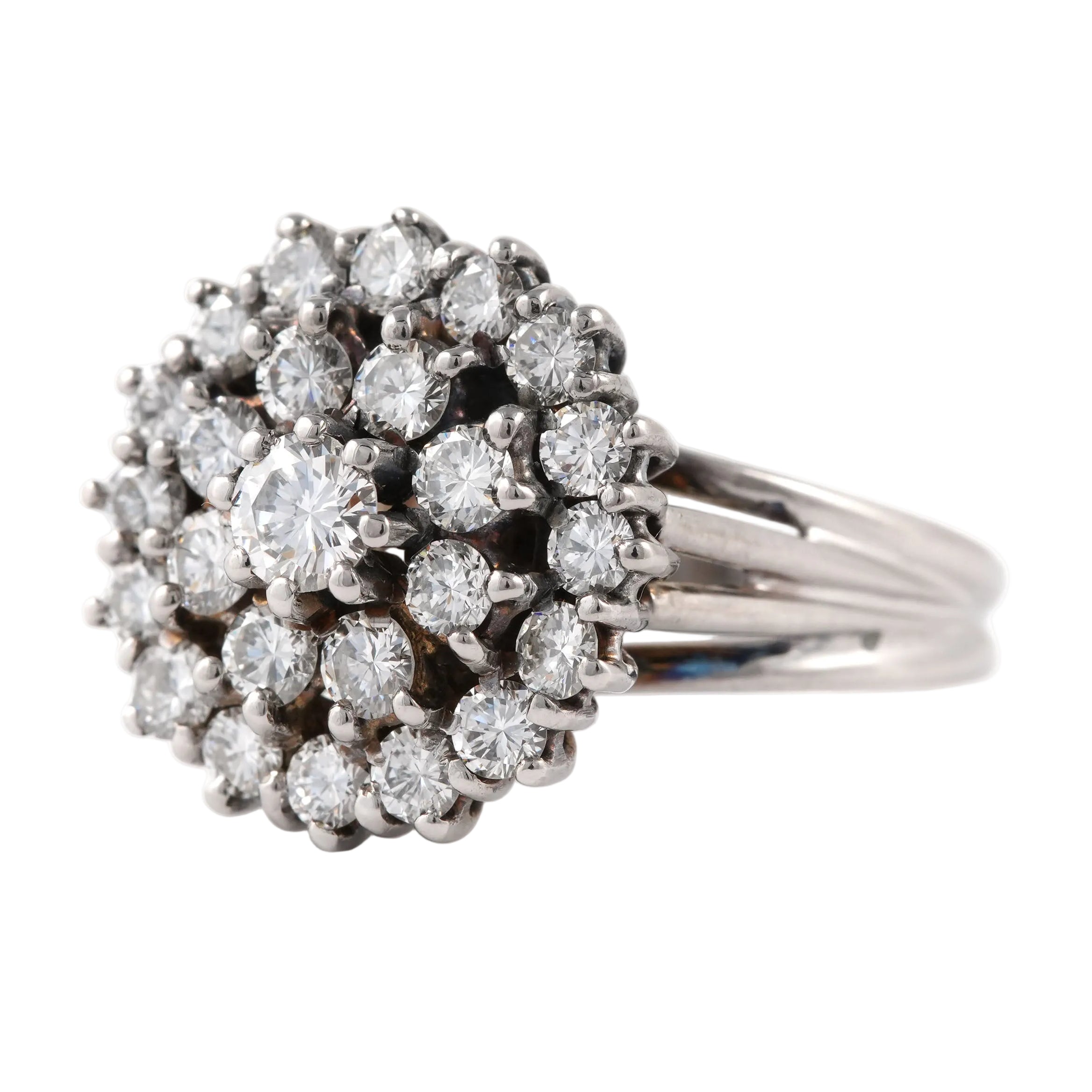 Entourage Ring in White Gold and Diamonds