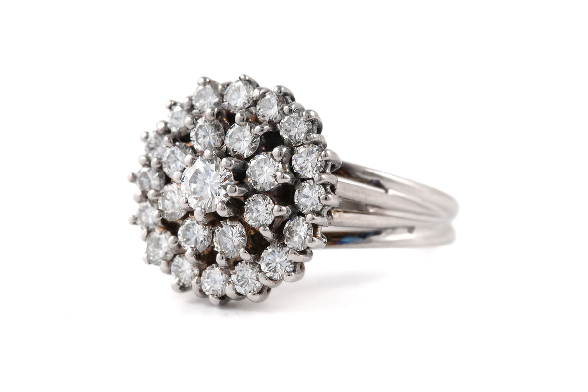 Bague Entourage en or blanc et diamants