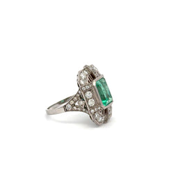 "Entourage" Ring in White Gold, Emerald, and Diamonds