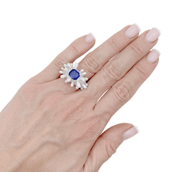Bague Manalys en or blanc, diamants et saphir.
