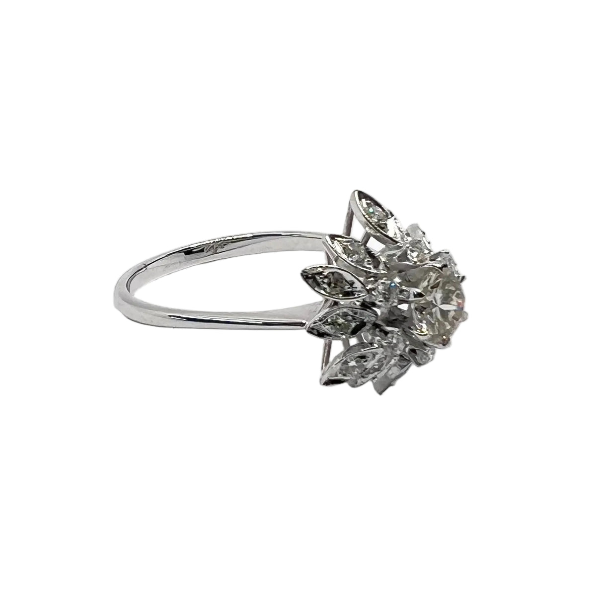 Marguerite Ring in White Gold and Diamonds