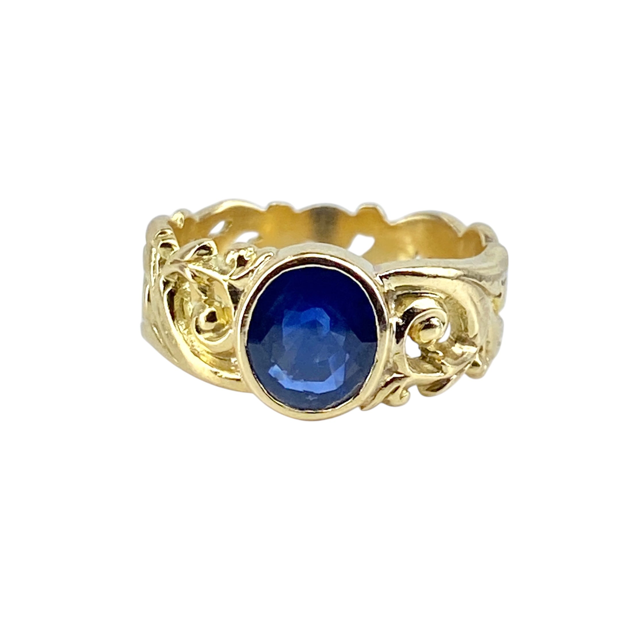 Ring in yellow gold and sapphire