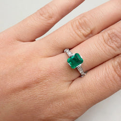 White Gold Solitaire Ring with Emerald and Diamonds