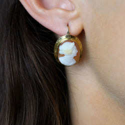 Boucles d'oreilles Dormeuses en or jaune, or rose et camée