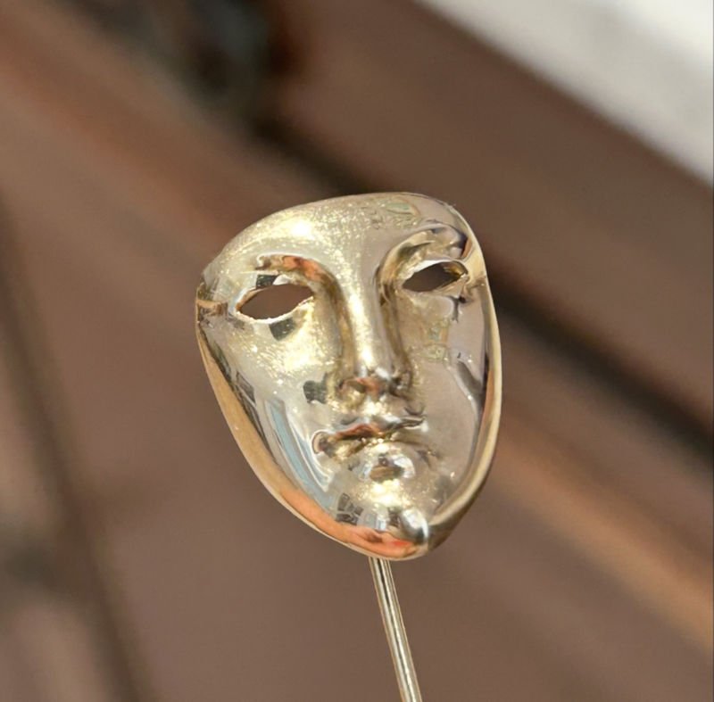 Epingle en or jaune 18k par Jean - marie Fievez ( 1949 - 2007 ) - Castafiore