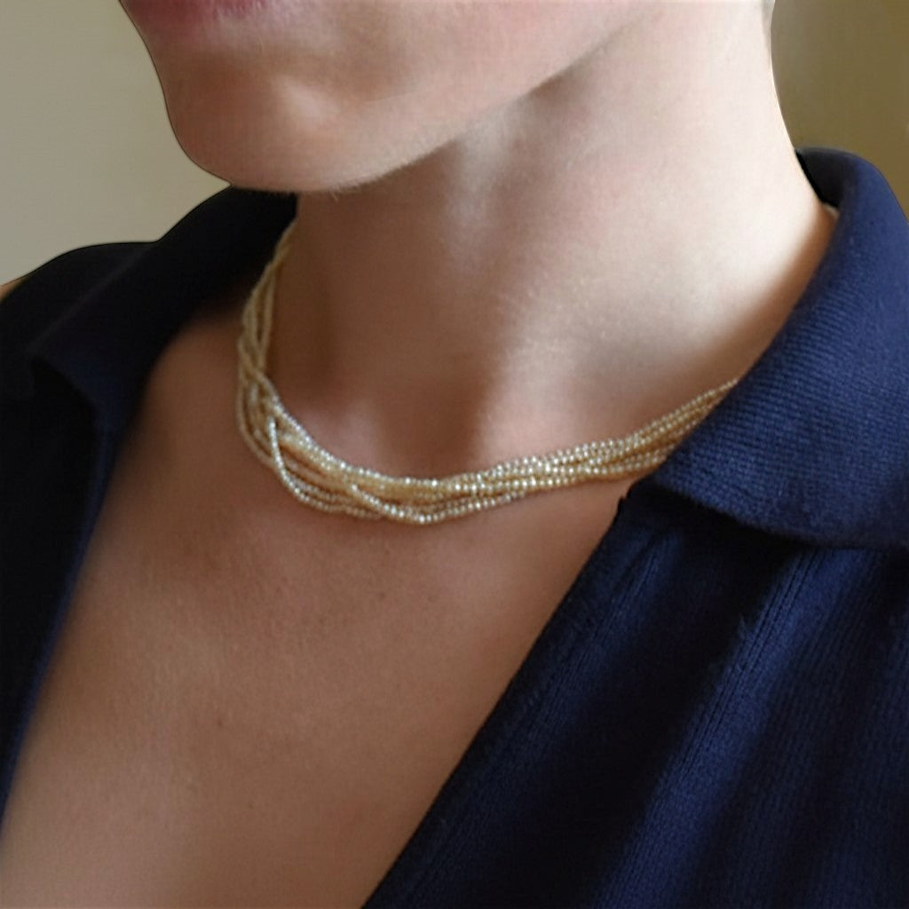Collier Ras de Cou en or jaune, perles et diamants