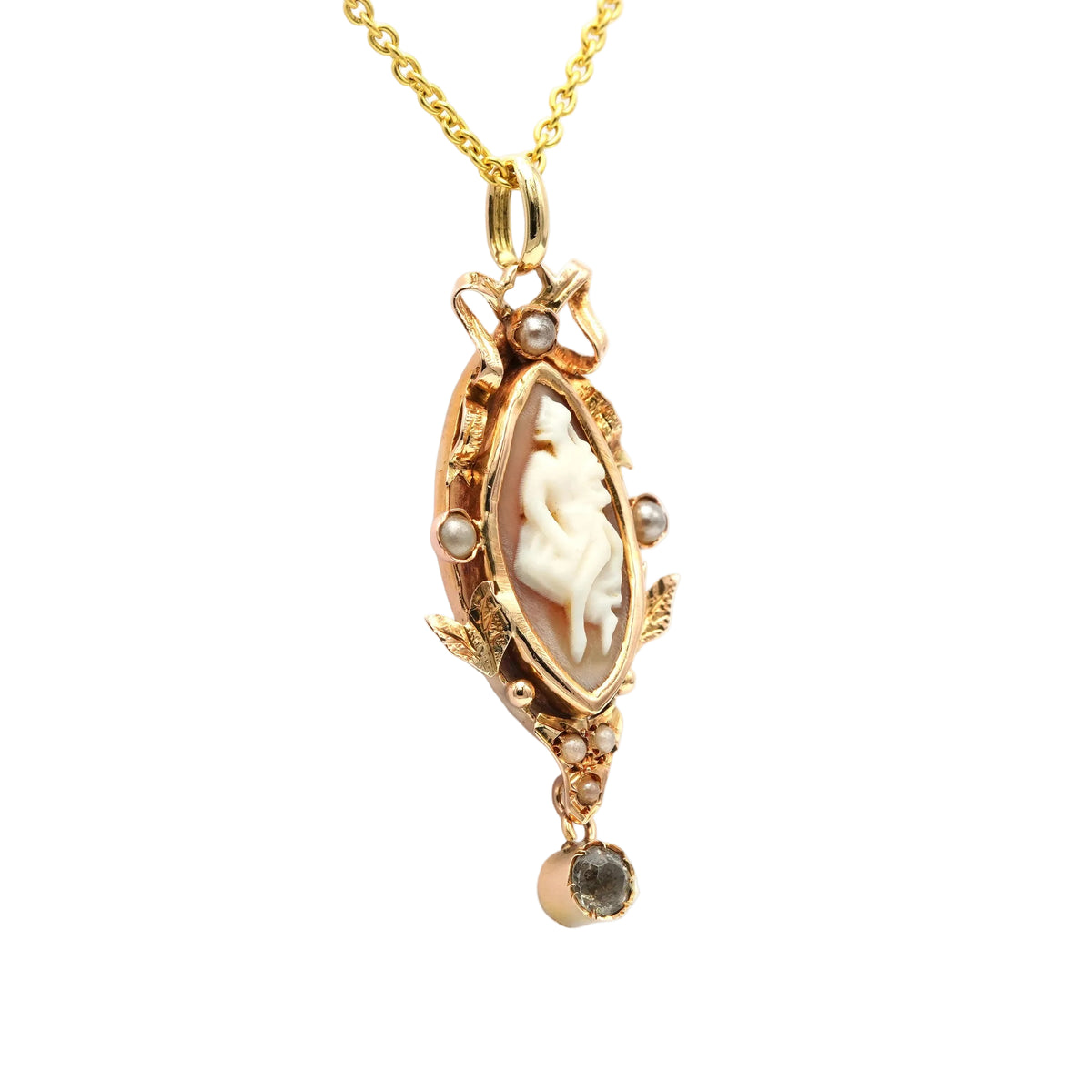 Yellow gold pendant with a pearl cameo and rhinestones
