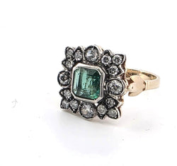 Bague Cocktail en or jaune, argent, émeraude et diamants