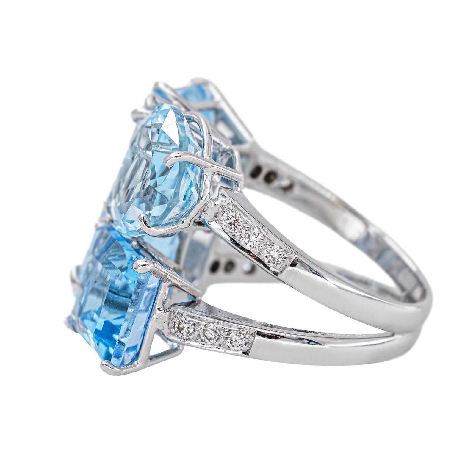 White gold Cocktail Ring with Topaz