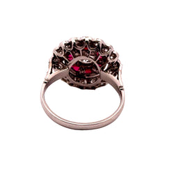 Bague Entourage en platine, rubis et diamants