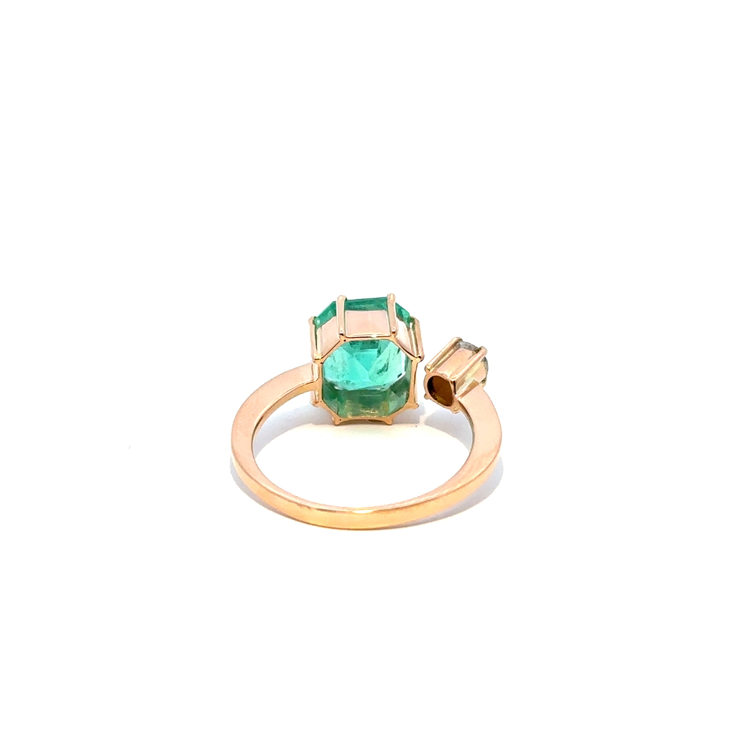 Yellow Gold Solitaire Ring with an Emerald and Diamond