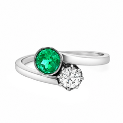 "Toi & Moi" Ring in White Gold, Emerald, and Diamond
