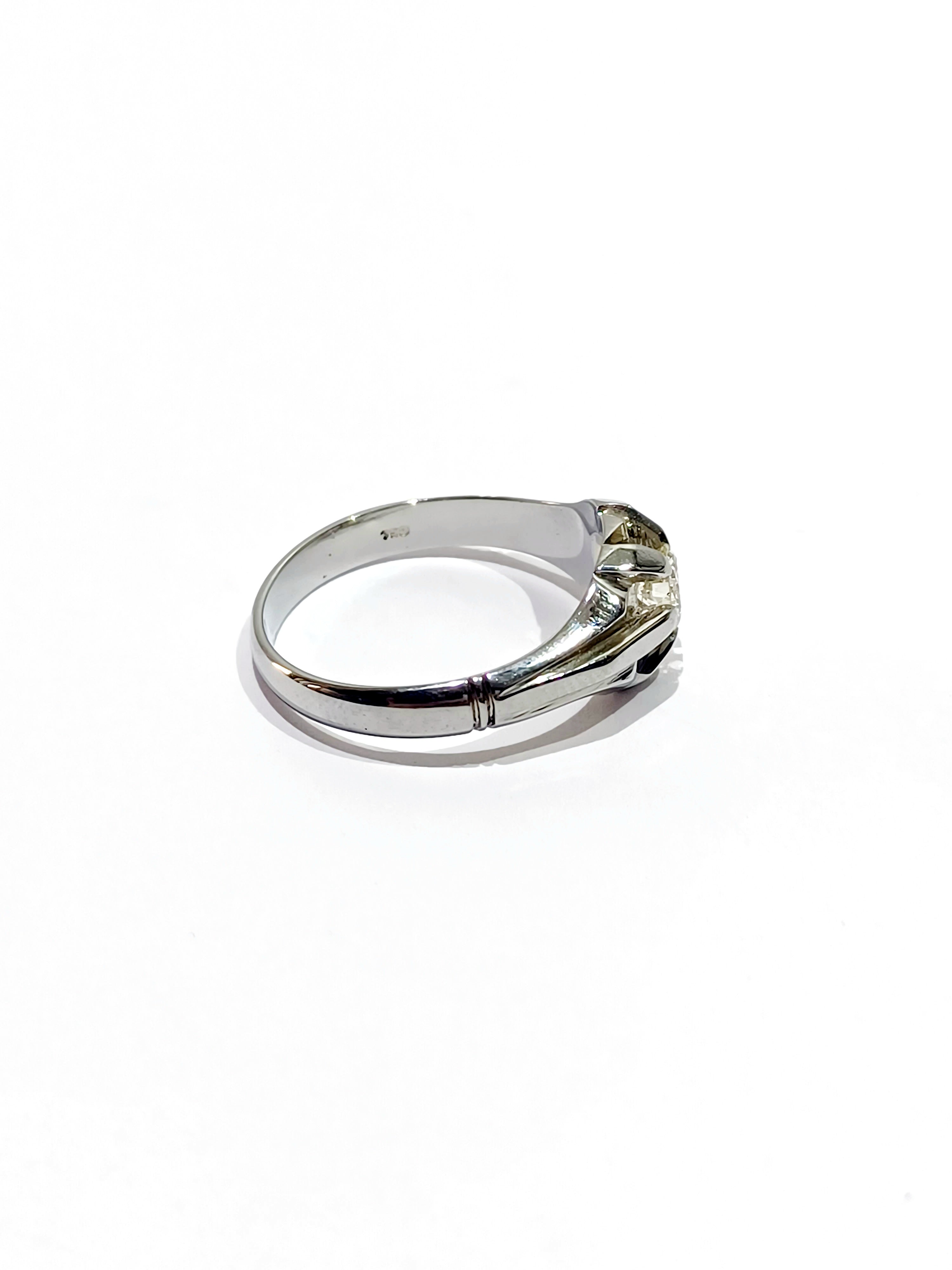 Ring Solitaire in white gold and diamonds