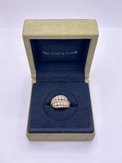 VAN CLEEF & ARELS Cocktail Ring in yellow gold and diamonds