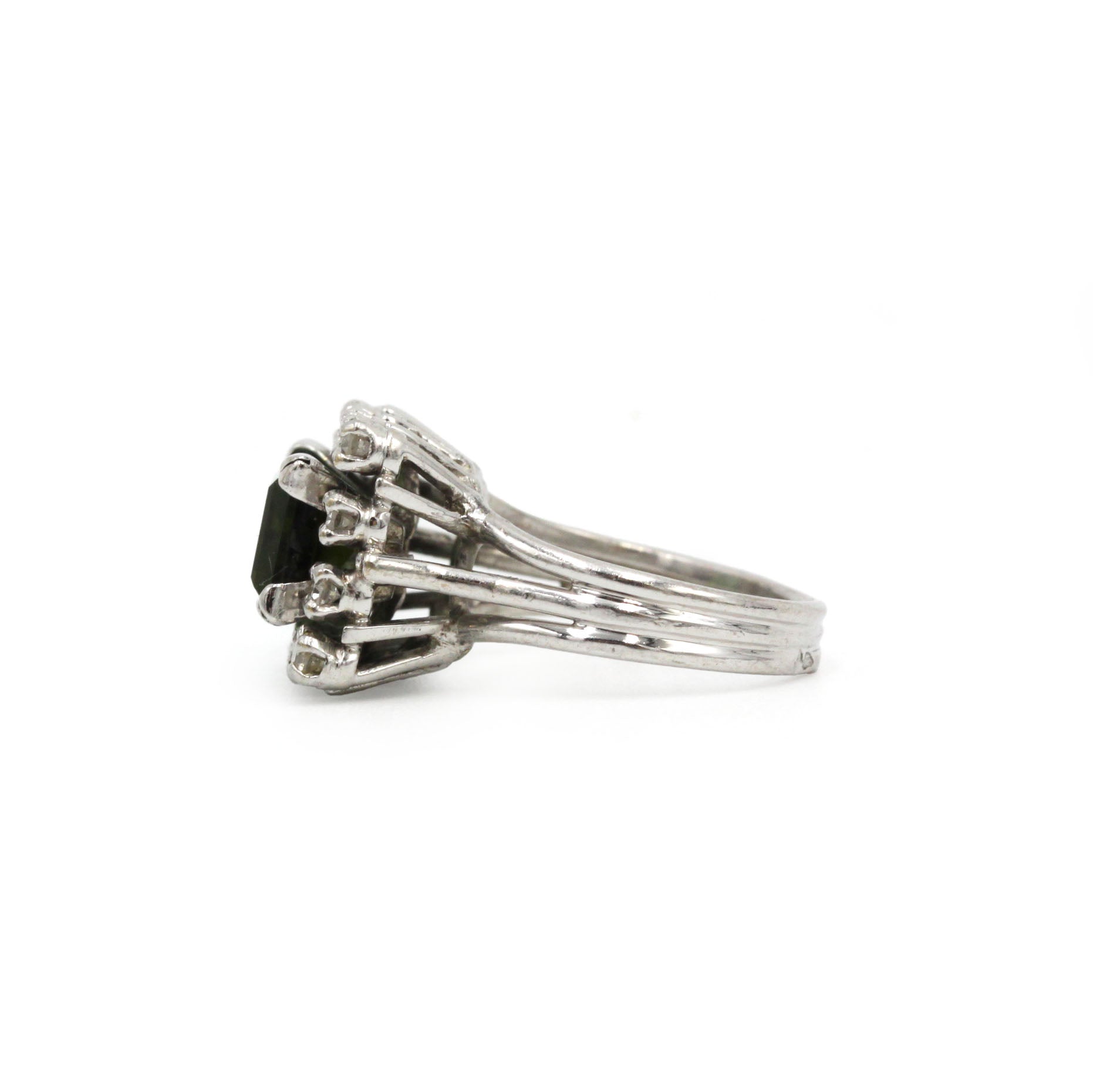 White gold ring with diamonds and Tourmaline
