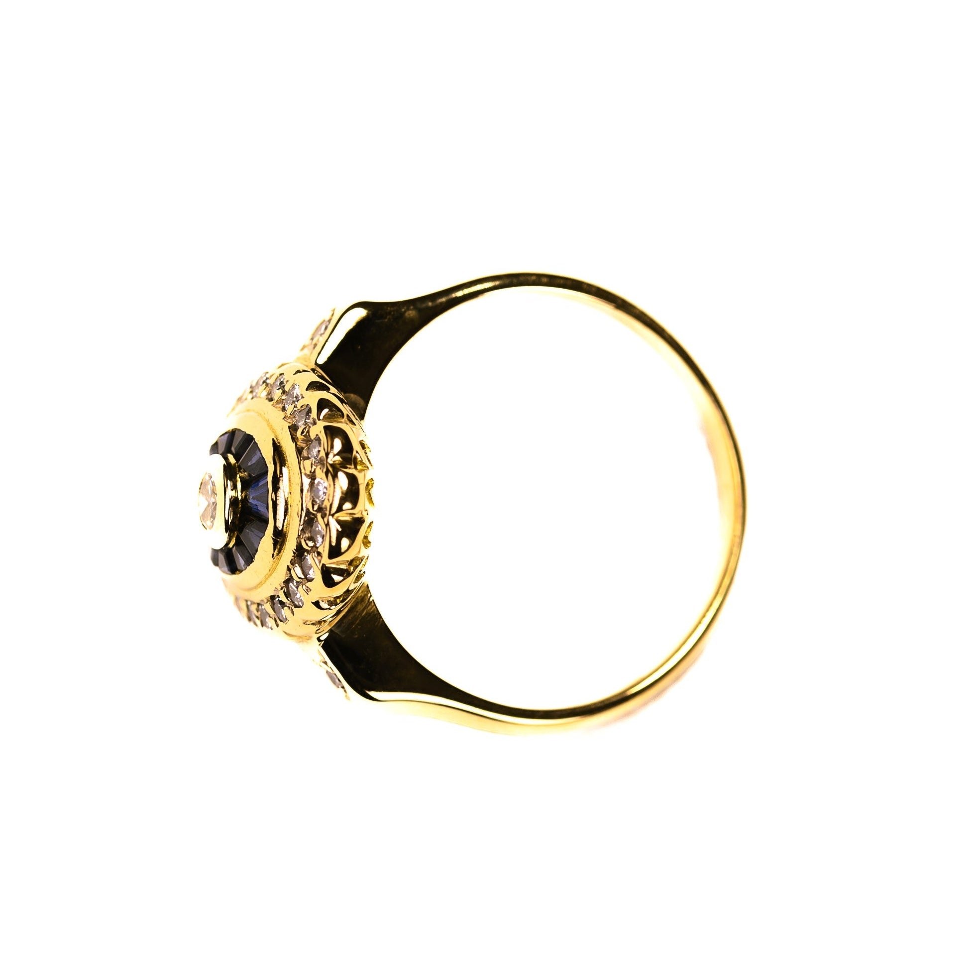 Entourage Ring in yellow gold, sapphires and diamonds
