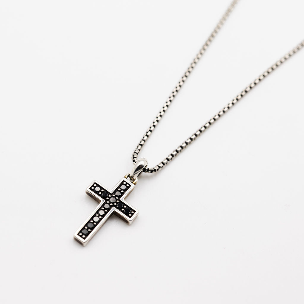 Collier Pendentif Croix DAVID YURMAN en argent et diamants noirs
