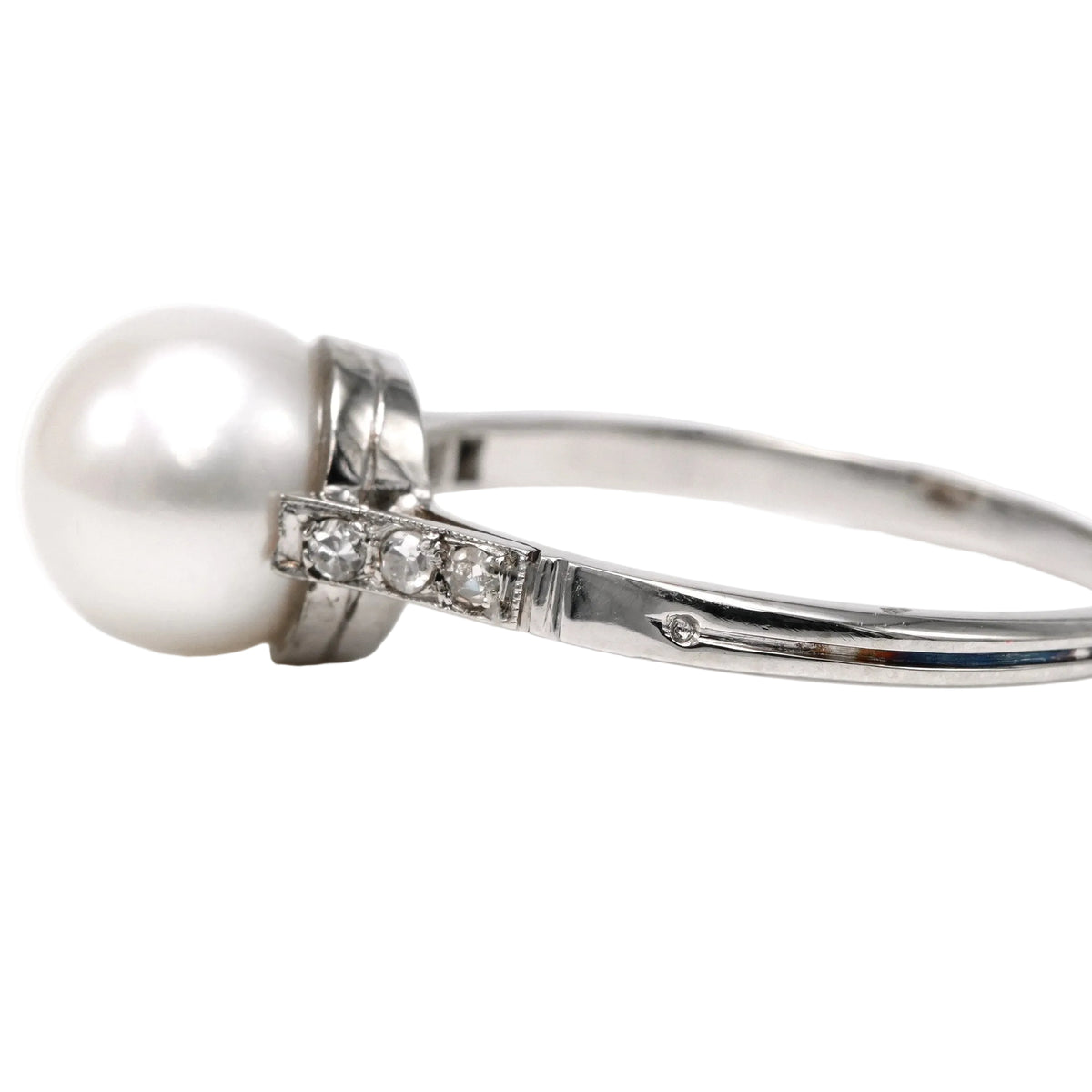 White Gold Solitaire Ring with a Pearl and Diamonds